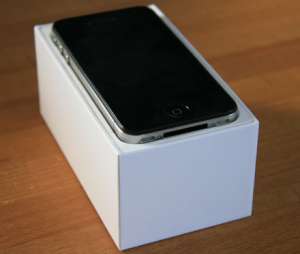 Apple iPhone 4G 32GB -- Nikon D7000 -- Blackberry Torch 9800 -- Numark NS7