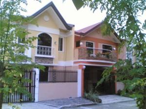 Donia Camen Commonwealth    Quezon City  Single Attached Unit