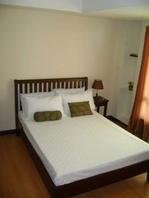 P15,900/wk Budget Savvy Condo Near Shangri-la & Megamall (MOVE-IN TODAY)