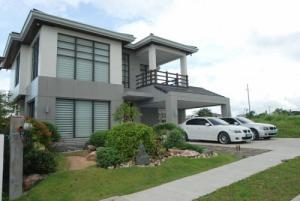 House and Lot Laguna Sta. Rosa South Forbes 13.2M Edo