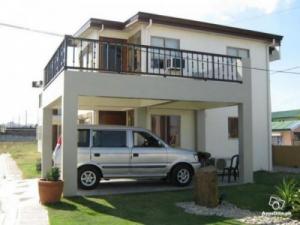 HOUSE and LOT FOR SALE 2Stry 4Bdrms 2T&B Big Balcony accessible to MAKATI